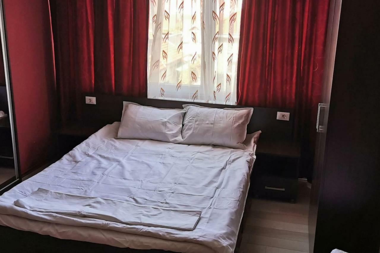 Luxury Apartment With Two Bedrooms And Large Living Room, 100 Square Meters, City Center Gran Varadino Esterno foto