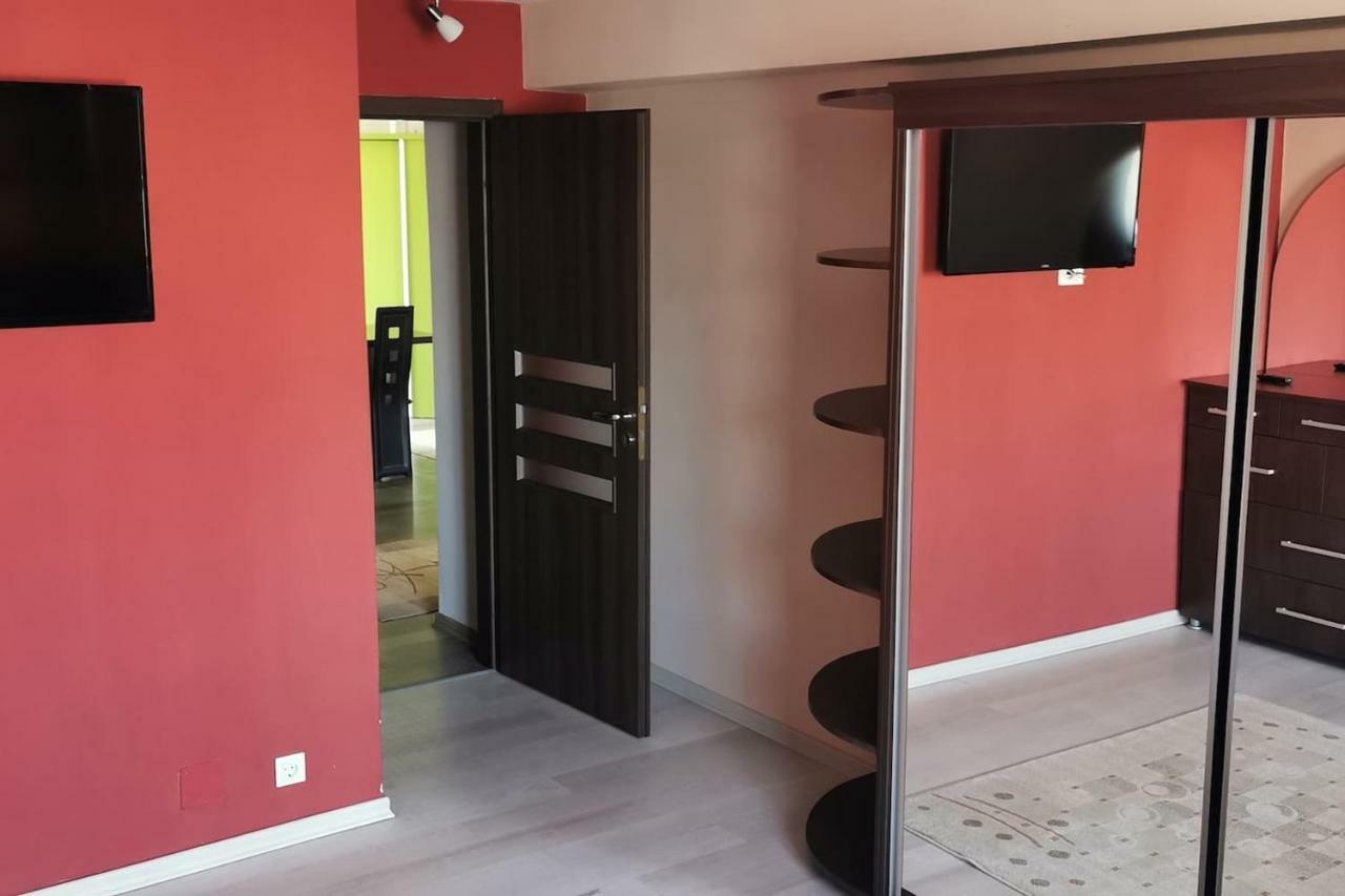 Luxury Apartment With Two Bedrooms And Large Living Room, 100 Square Meters, City Center Gran Varadino Esterno foto