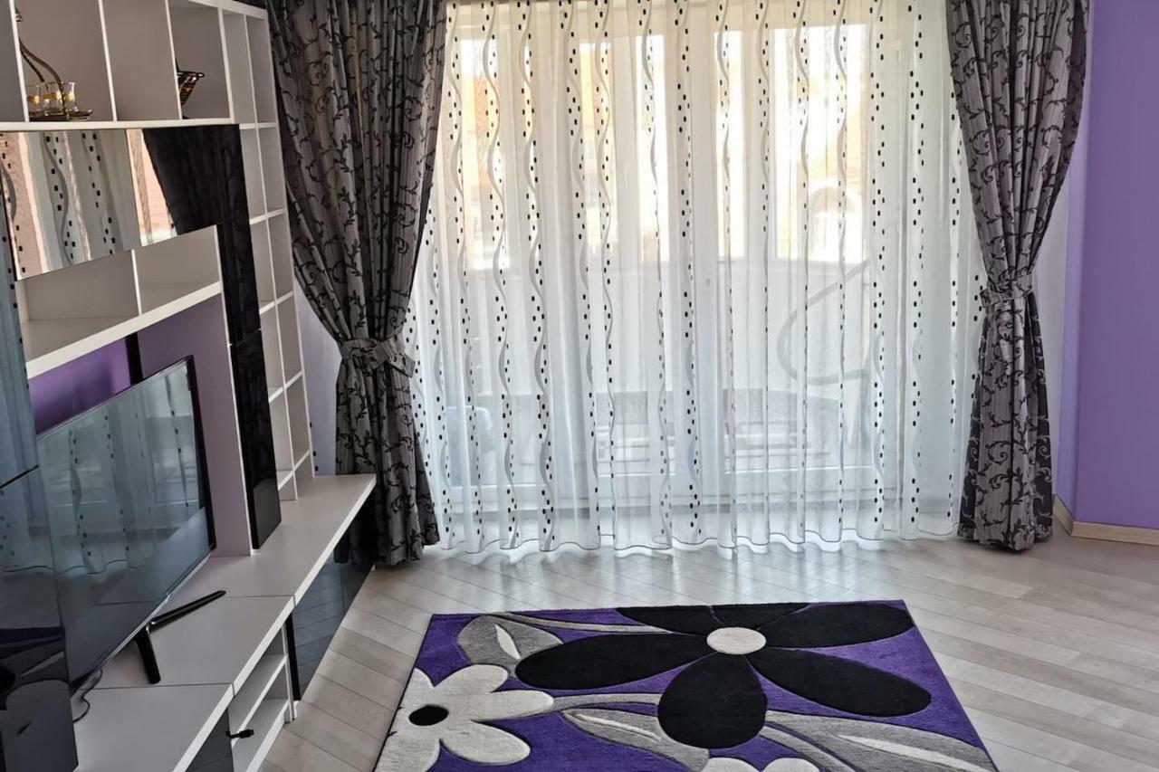 Luxury Apartment With Two Bedrooms And Large Living Room, 100 Square Meters, City Center Gran Varadino Esterno foto